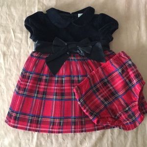 A cute little two piece dress with bow 🥰